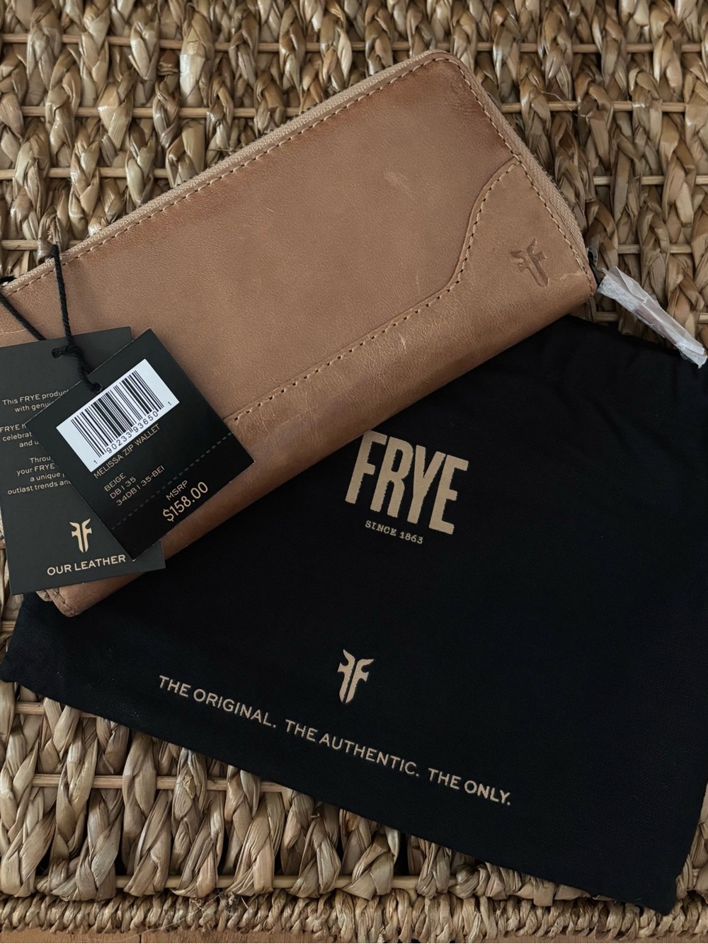 Frye Melissa Zip Around Leather Wallet | Beige | NWT 🍁